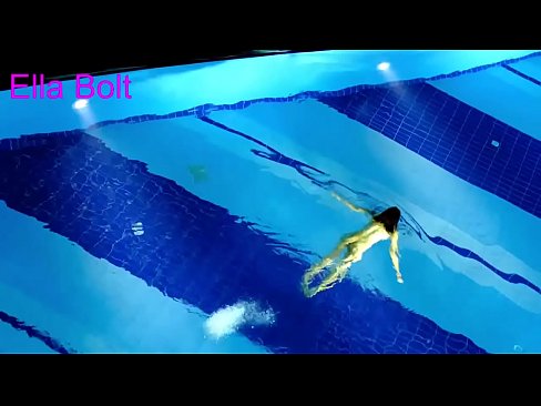 ❤️ Não consigo parar de ver, jovem loira apanhada a nadar nua na piscina da estância balnear ELLA BOLT ️❌ Apenas porno em porno pt.pornplaybb.ru