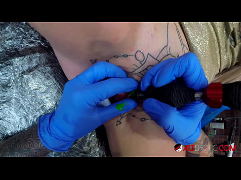 ❤️ Extremamente tatuada, a brasa Sully Savage fez uma tatuagem no seu clítoris ️❌ Apenas porno em porno pt.pornplaybb.ru